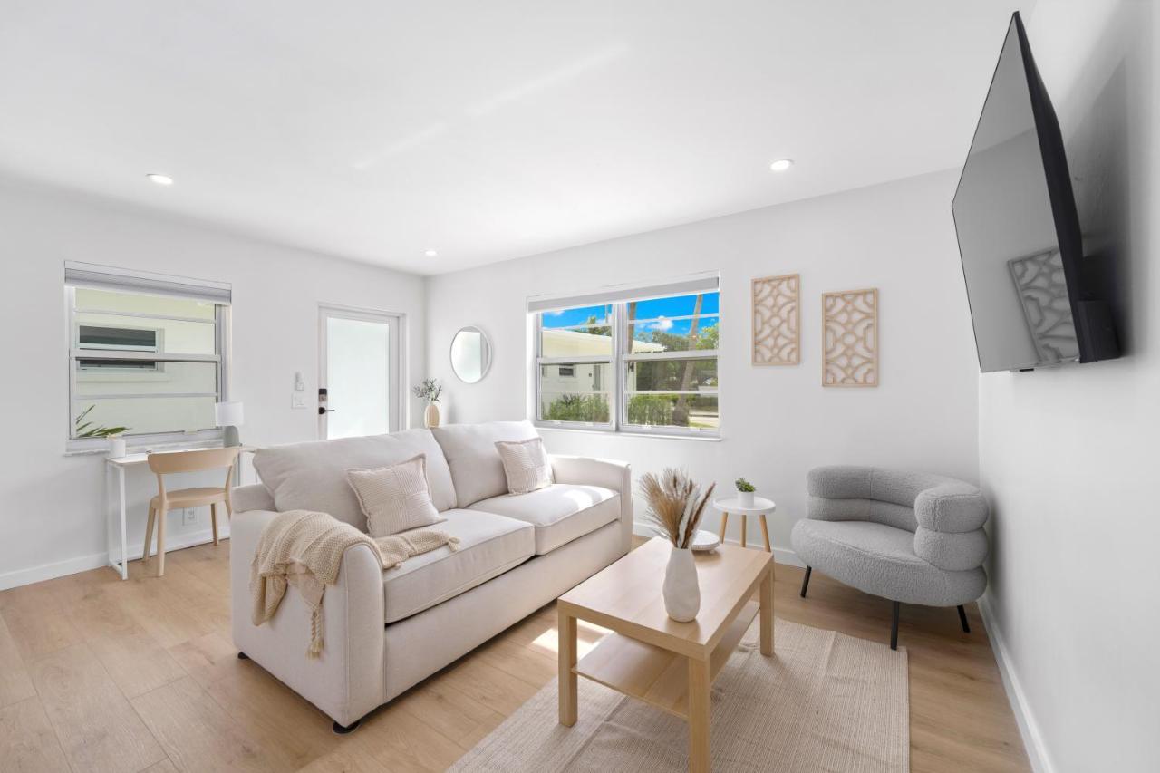 M Lake Worth Beach - Modern Villas Near West Palm Beach, Chic Retro Vibes, King Bed, Cozy Backyard, Bbq, Workspace, High-Speed Internet, Free Parking, 5 Minutes To Downtown & Beach Zewnętrze zdjęcie