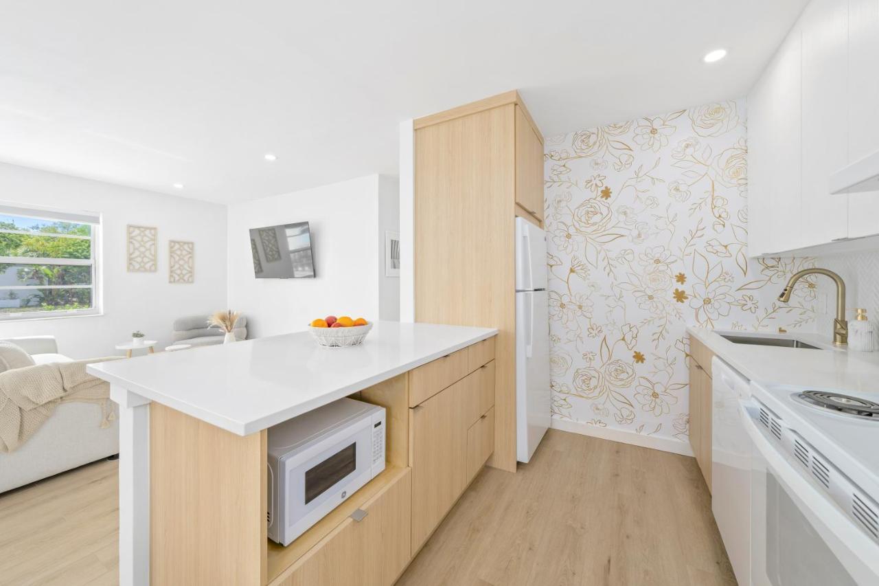 M Lake Worth Beach - Modern Villas Near West Palm Beach, Chic Retro Vibes, King Bed, Cozy Backyard, Bbq, Workspace, High-Speed Internet, Free Parking, 5 Minutes To Downtown & Beach Zewnętrze zdjęcie