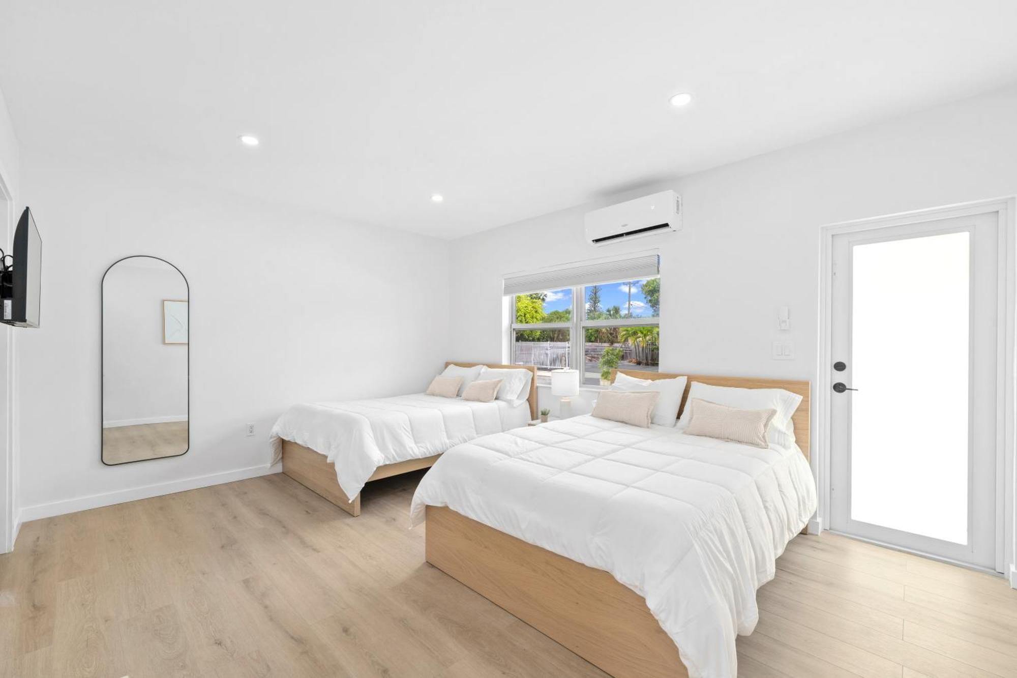 M Lake Worth Beach - Modern Villas Near West Palm Beach, Chic Retro Vibes, King Bed, Cozy Backyard, Bbq, Workspace, High-Speed Internet, Free Parking, 5 Minutes To Downtown & Beach Zewnętrze zdjęcie