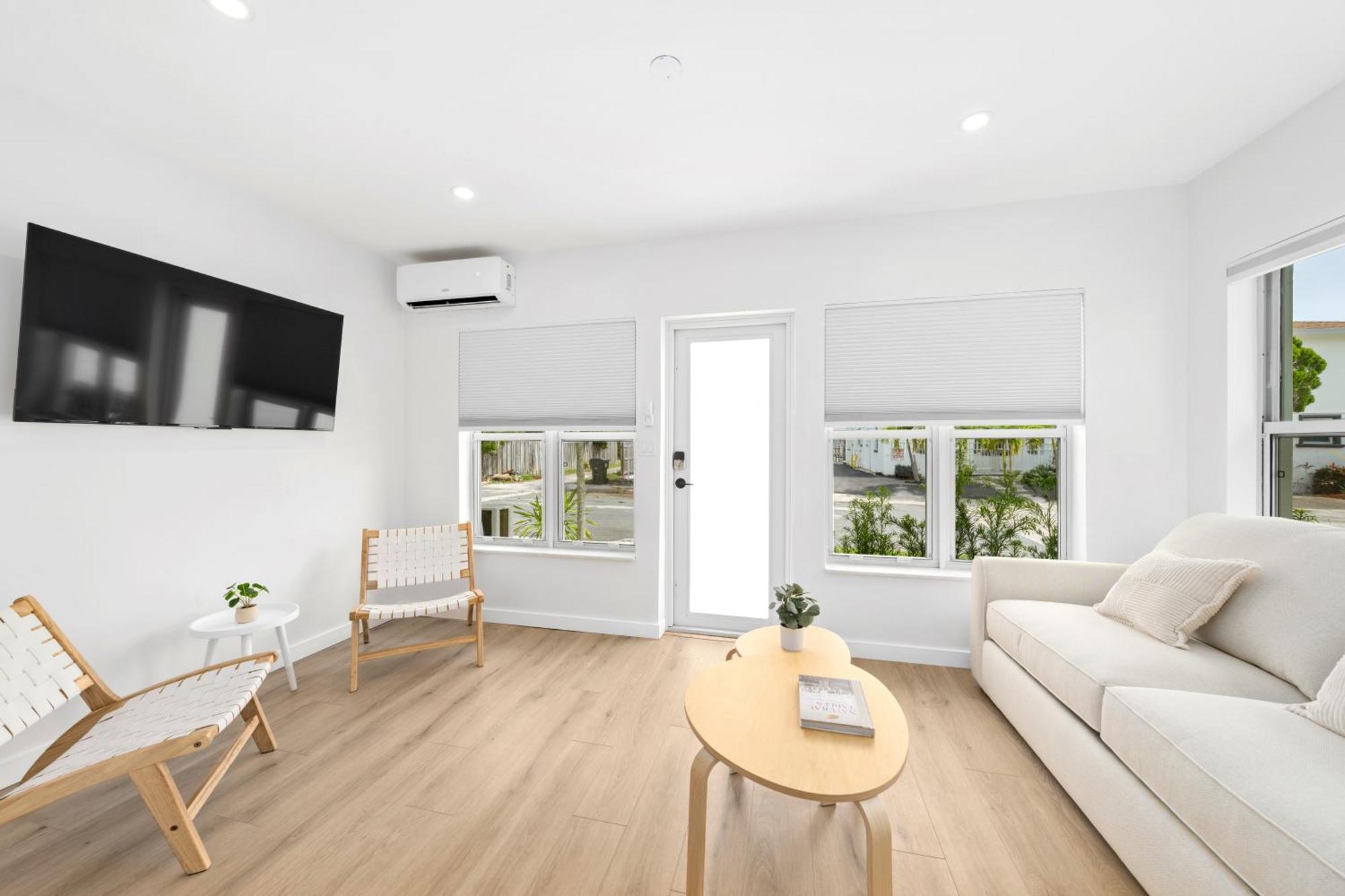 M Lake Worth Beach - Modern Villas Near West Palm Beach, Chic Retro Vibes, King Bed, Cozy Backyard, Bbq, Workspace, High-Speed Internet, Free Parking, 5 Minutes To Downtown & Beach Zewnętrze zdjęcie