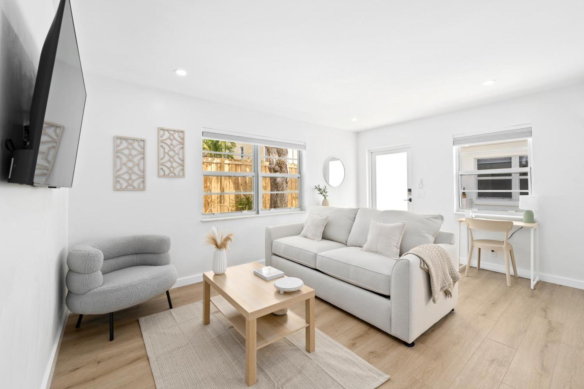 M Lake Worth Beach - Modern Villas Near West Palm Beach, Chic Retro Vibes, King Bed, Cozy Backyard, Bbq, Workspace, High-Speed Internet, Free Parking, 5 Minutes To Downtown & Beach Zewnętrze zdjęcie